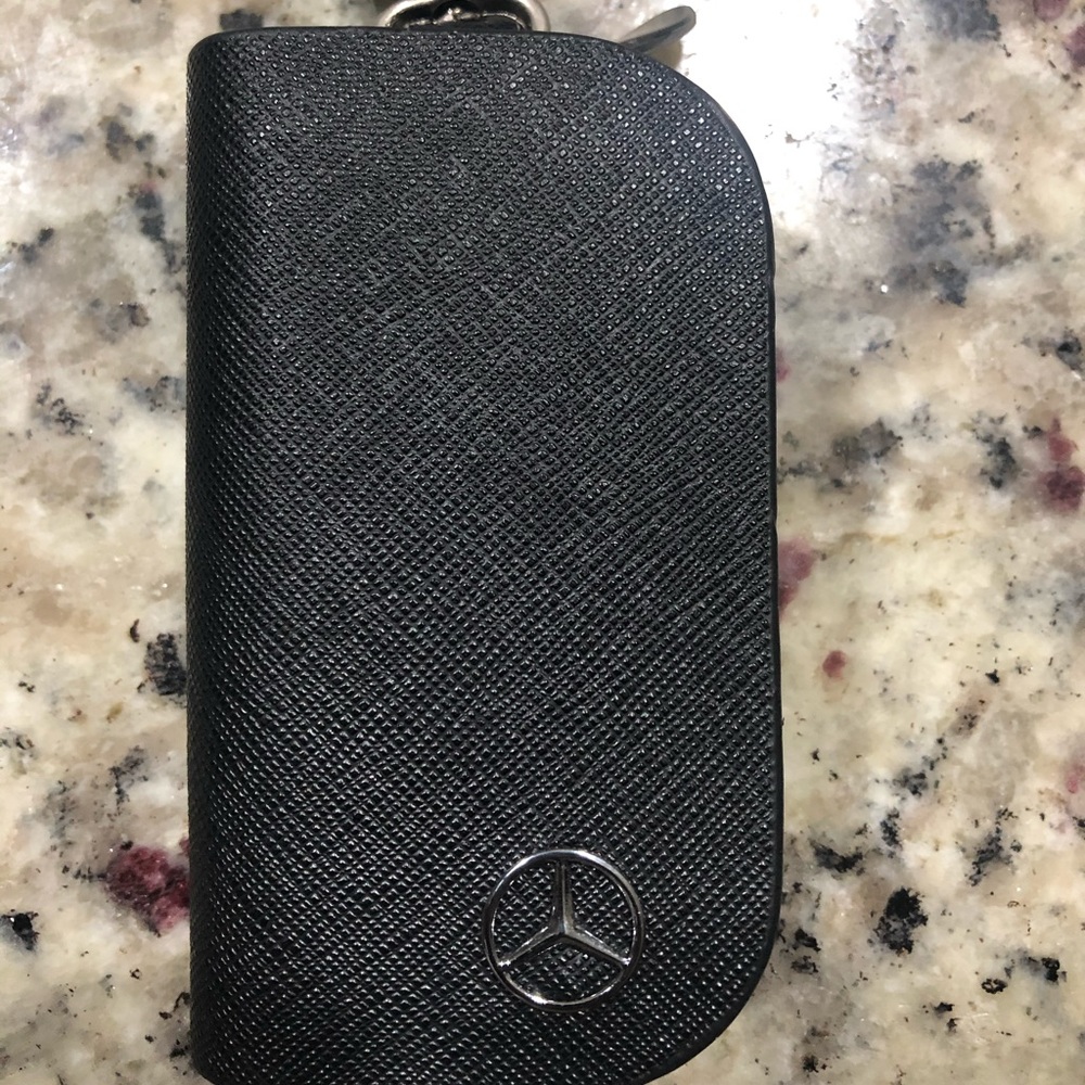 Get it now!- 2 MERCEDES BENZ Keychains